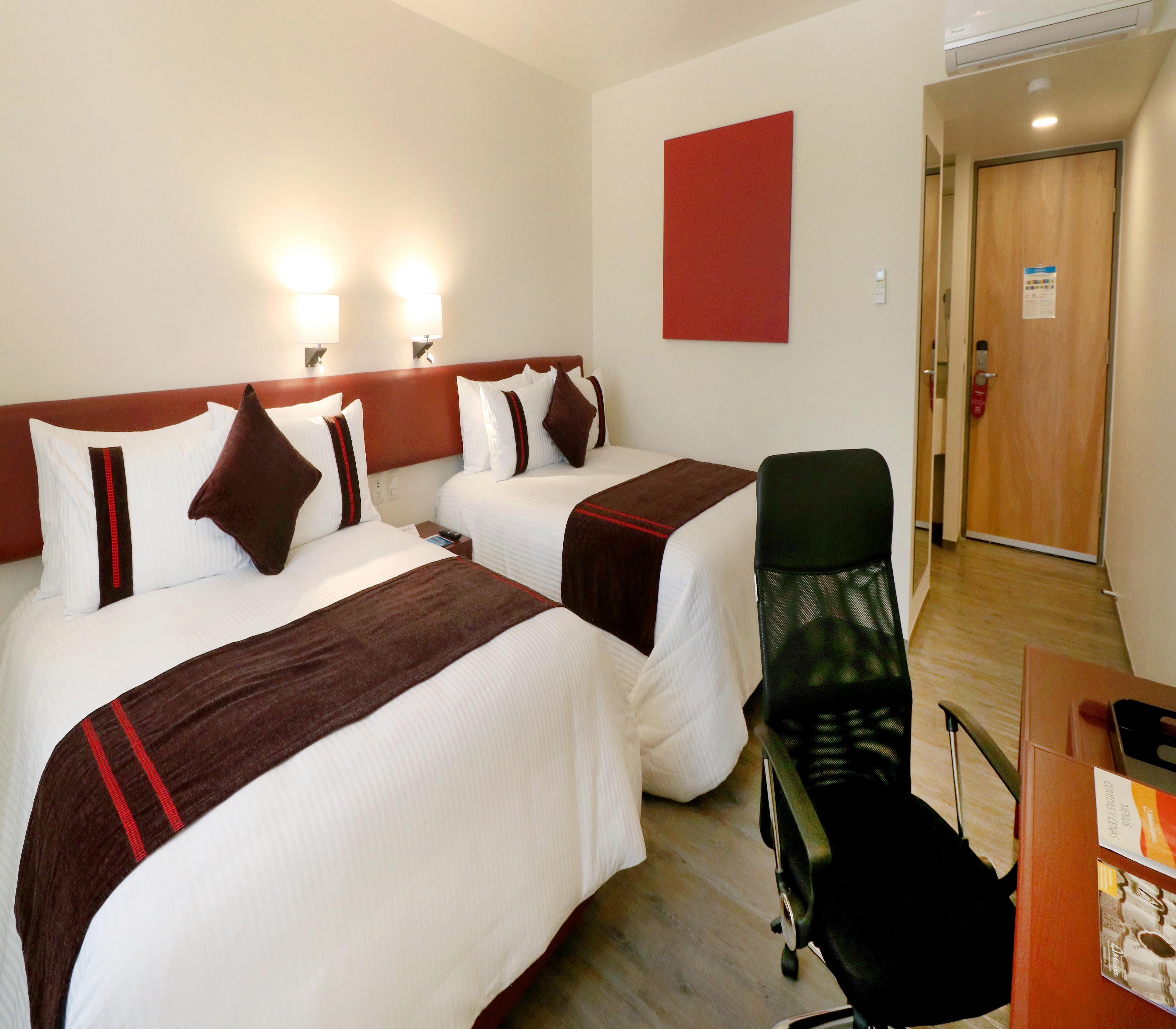 Hotel Mision Express Querétaro Esterno foto