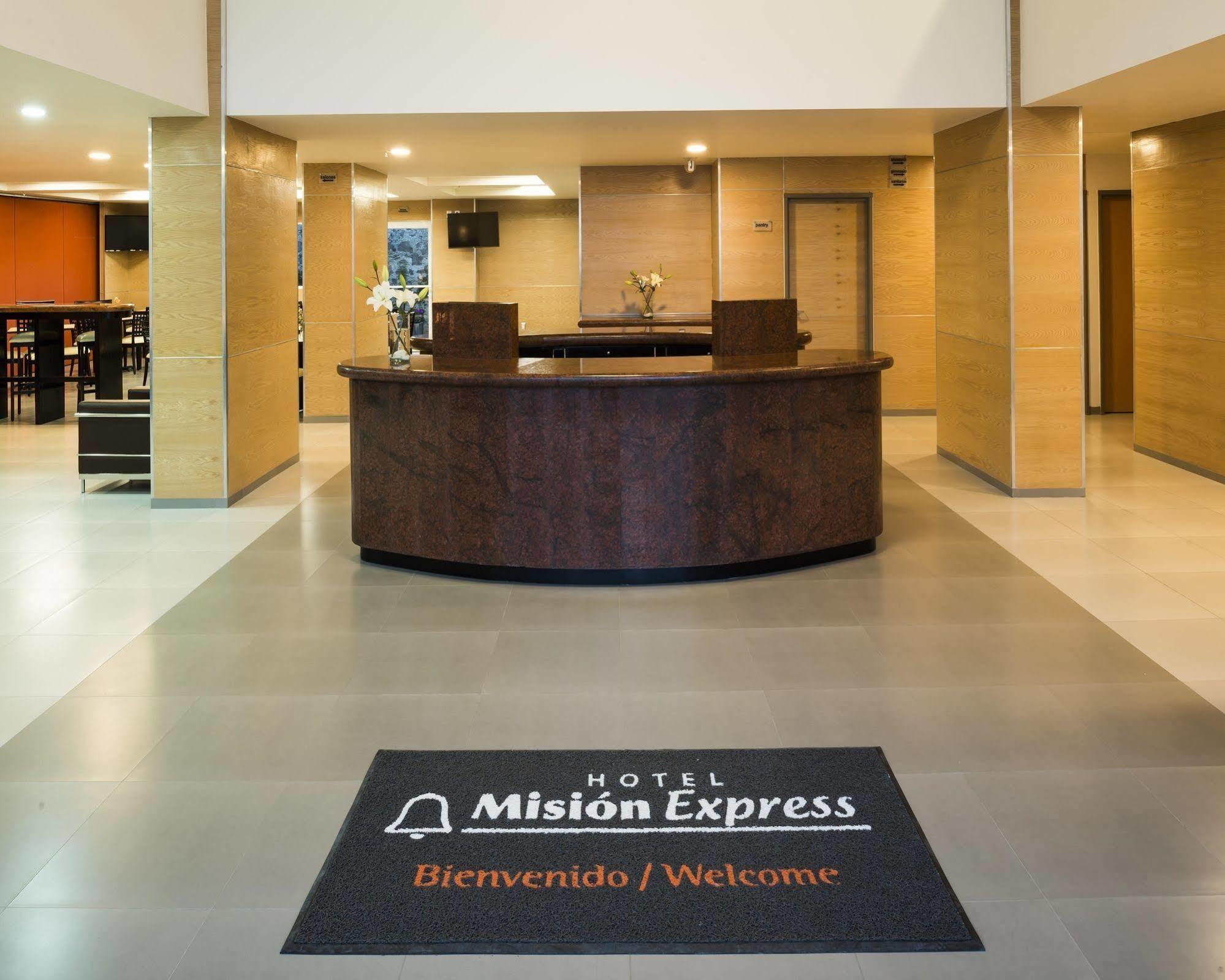 Hotel Mision Express Querétaro Esterno foto
