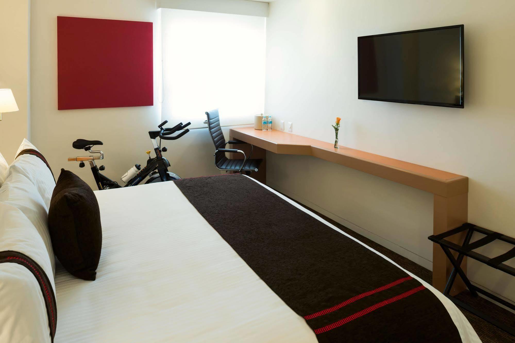 Hotel Mision Express Querétaro Esterno foto