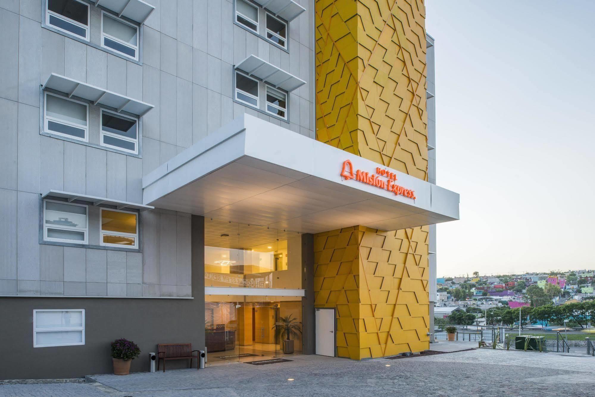 Hotel Mision Express Querétaro Esterno foto