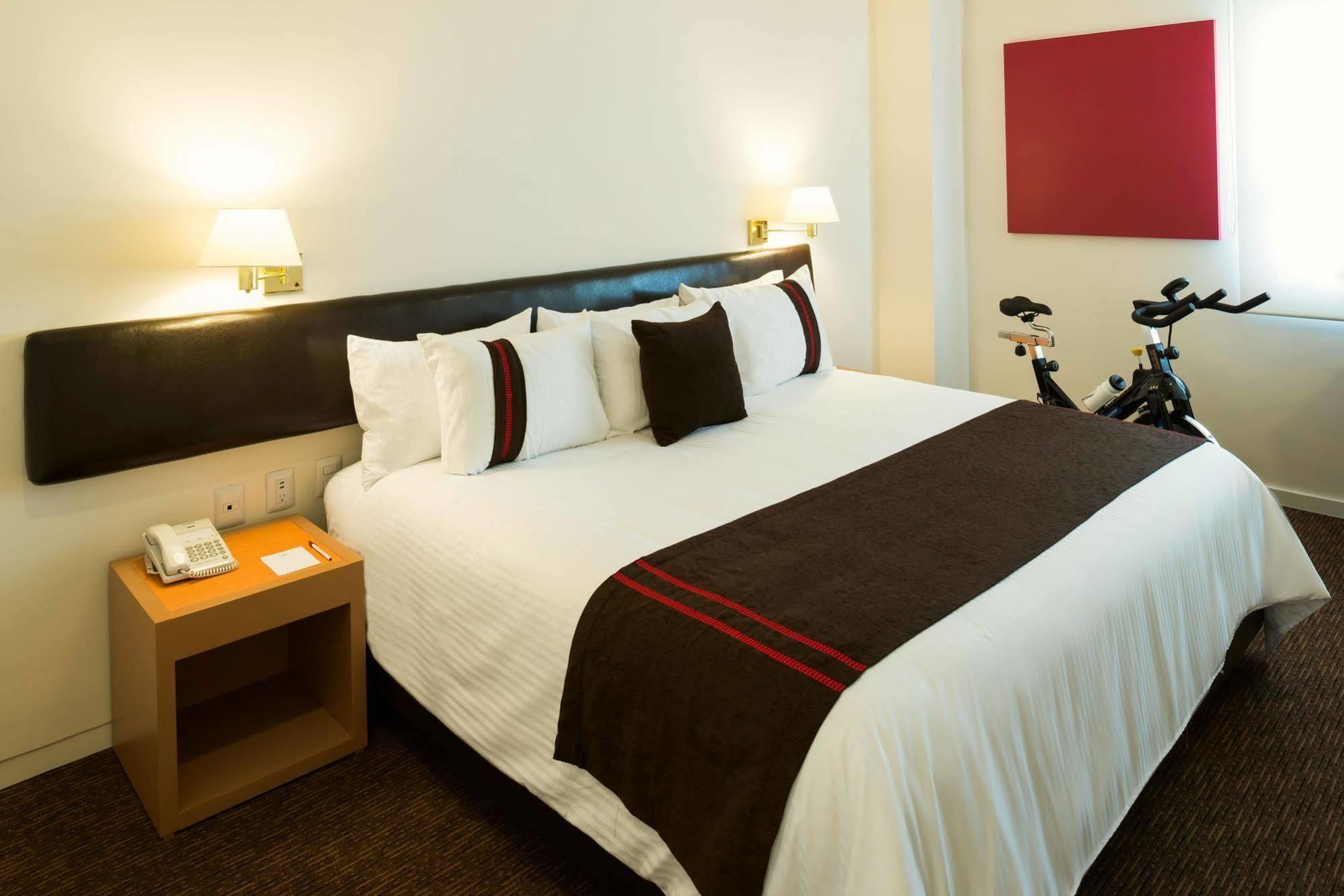 Hotel Mision Express Querétaro Esterno foto
