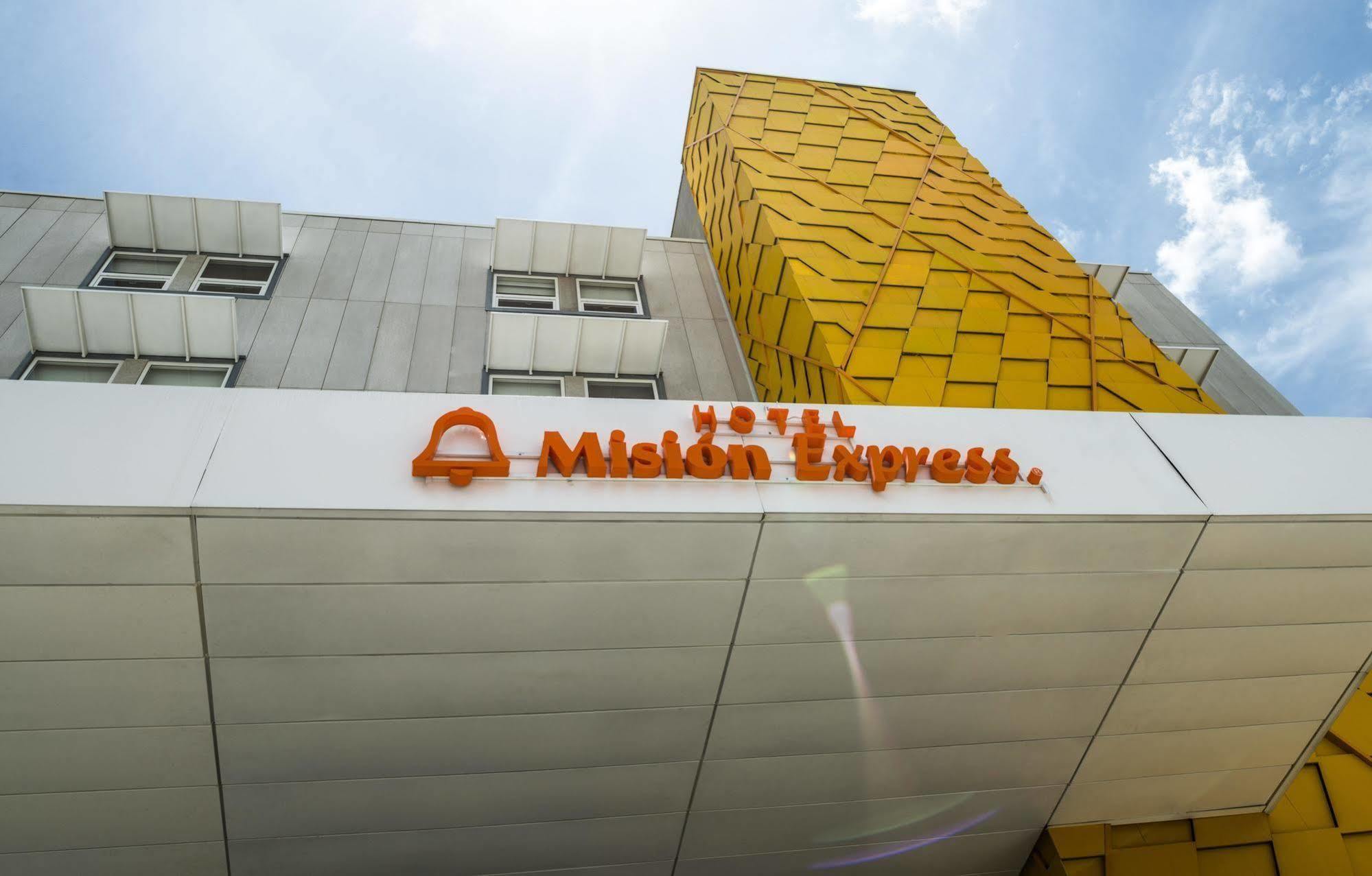 Hotel Mision Express Querétaro Esterno foto
